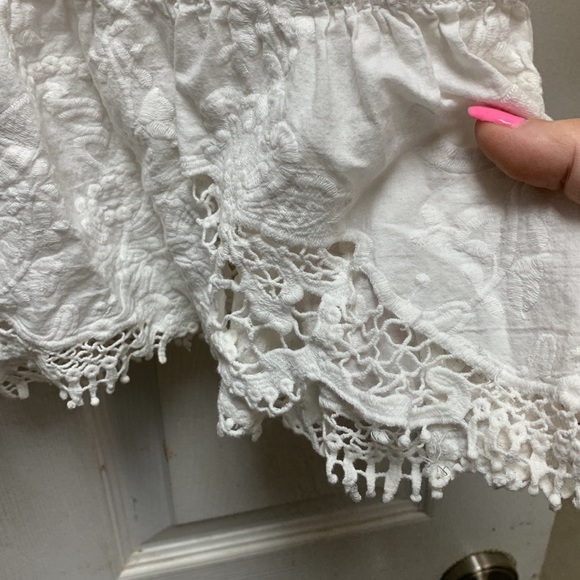 White embroidered M Willie Smith top - Picture 3 of 8